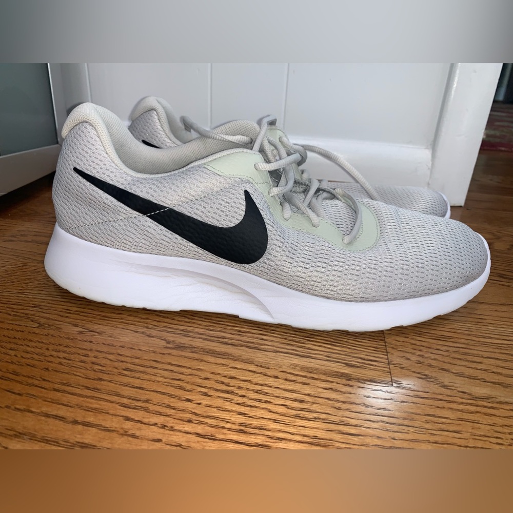 Men’s Nike sneakers. Size 13